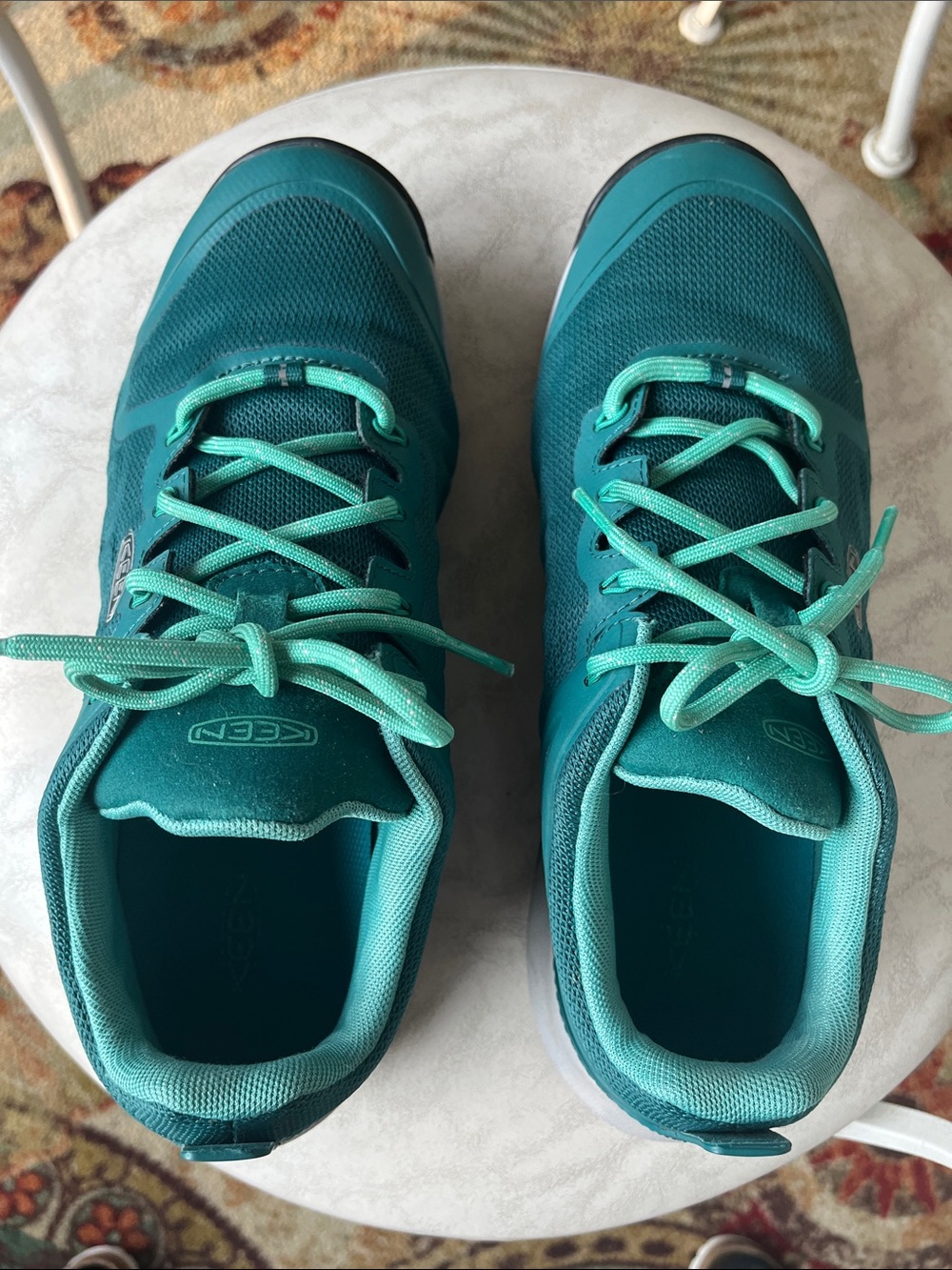 Keen sneakers size 9